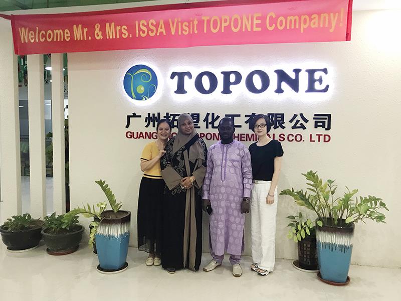 Begrüßen Sie unseren Kunden aus Nigeria, um das Büro der GuangZhou TOPONE Company und der Jinjiang Company zu besuchen.