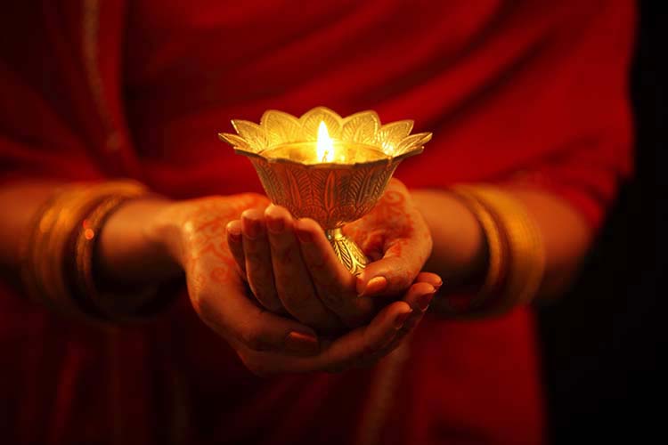 Herzlichen Glückwunsch zum 27. Oktober 2019. Jahre indisches Diwali im Voraus
